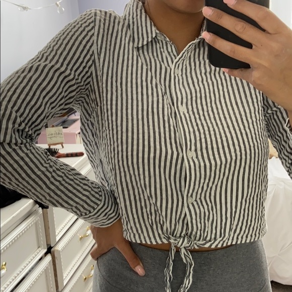 Cropped button down top - Picture 2 of 2